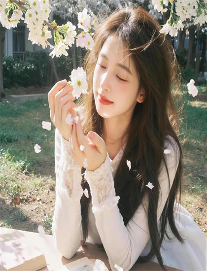 《尚未成年》美学价值主流分析：艺术美感与审美特征探讨